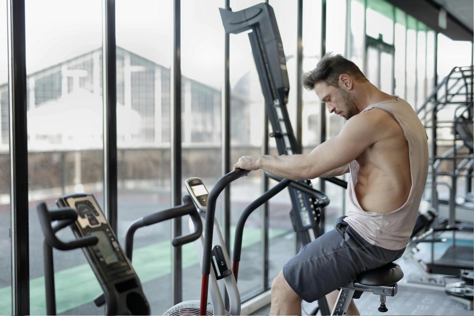 Individual health gymnastics session — movement practice tailored to personal goals